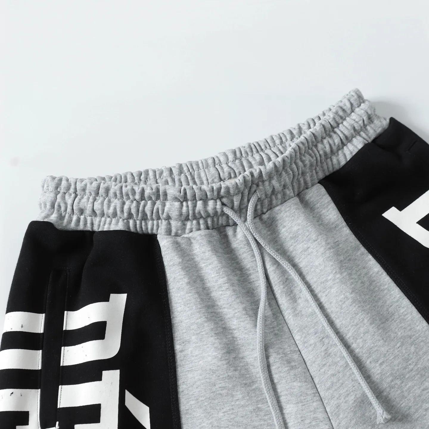 GALLERY. DEPT's new double color block shorts Style number: D273P140 Color: black and gray Size: S M L XL